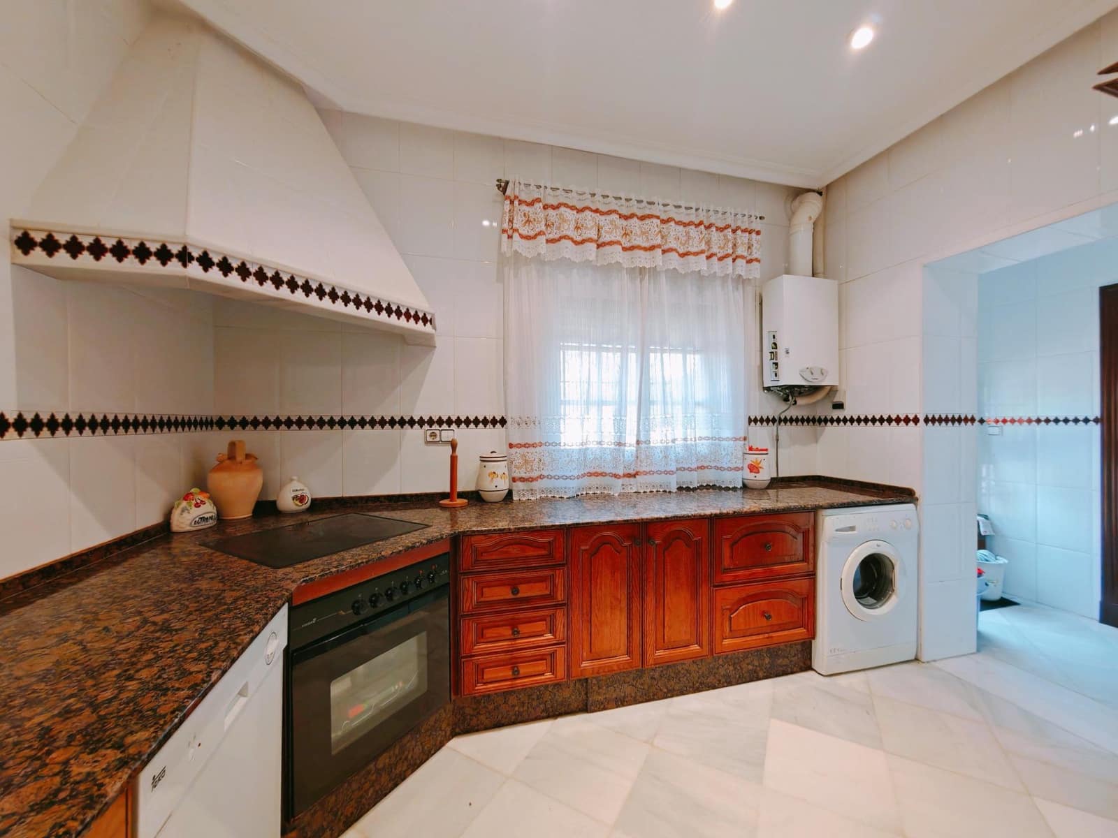 4 chambre Villa/Maison à vendre à Chiclana de la Frontera avec piscine garage - 600 000 € (Ref: 9073526)