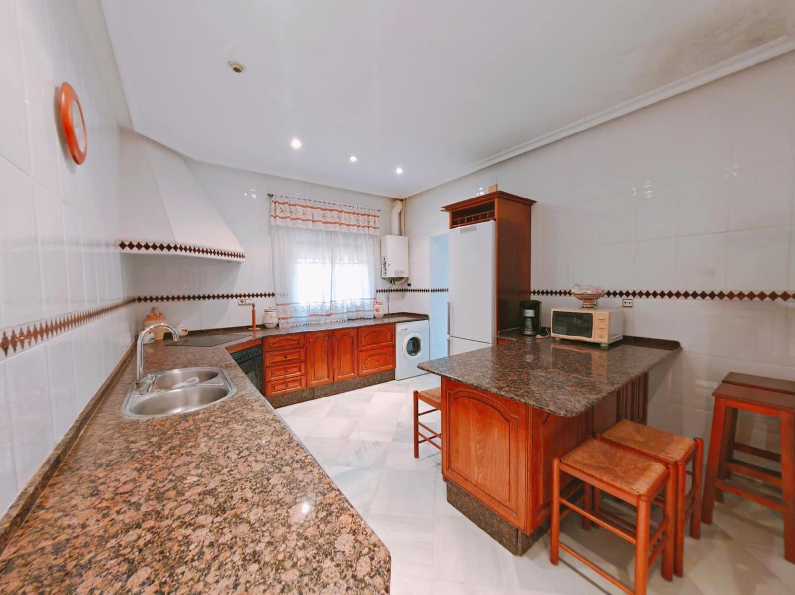 4 chambre Villa/Maison à vendre à Chiclana de la Frontera avec piscine garage - 600 000 € (Ref: 9073526)