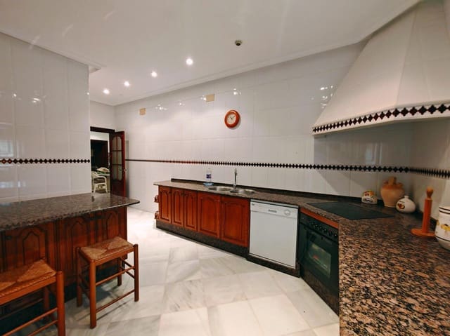 4 chambre Villa/Maison à vendre à Chiclana de la Frontera avec piscine garage - 600 000 € (Ref: 9073526)