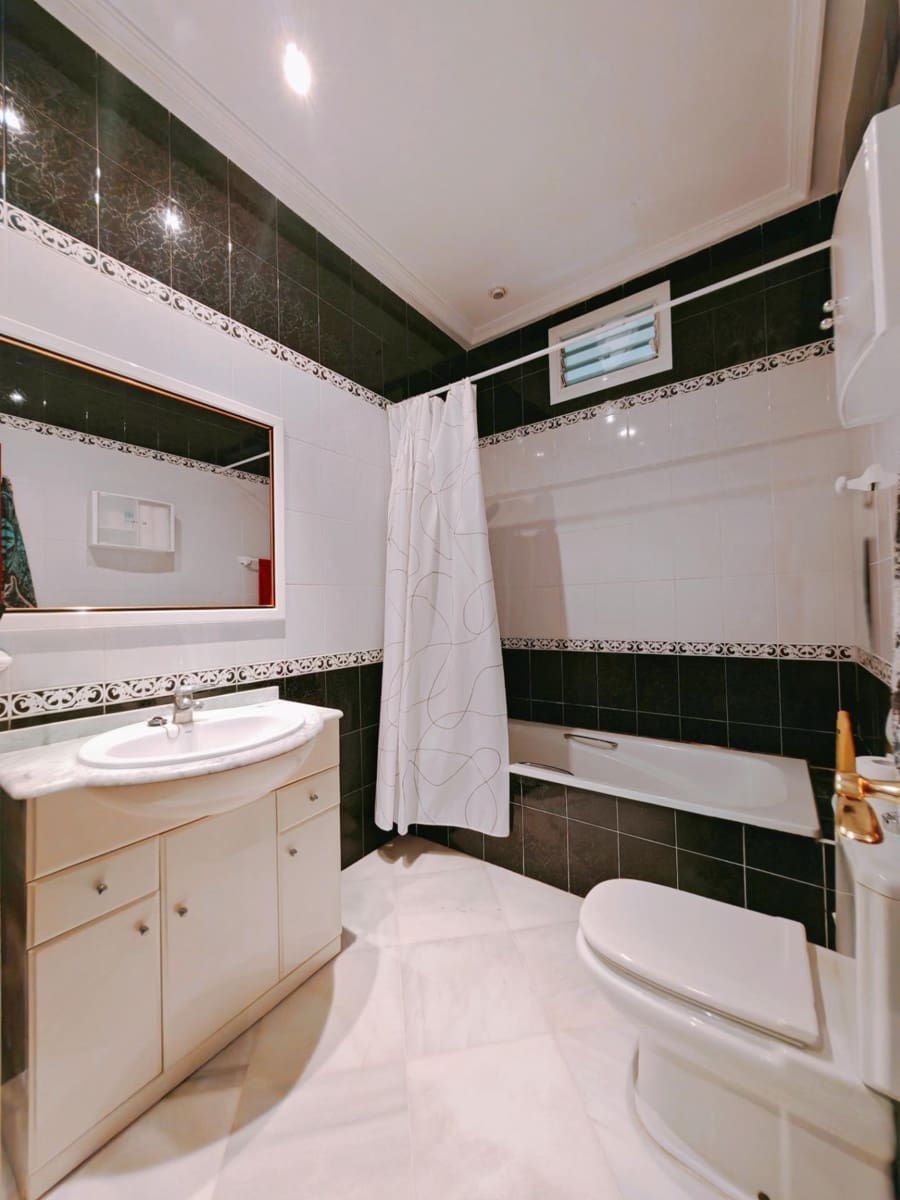 4 chambre Villa/Maison à vendre à Chiclana de la Frontera avec piscine garage - 600 000 € (Ref: 9073526)