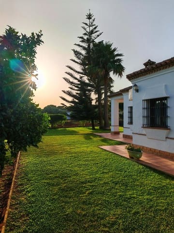 3 bedroom Villa for sale in Chiclana de la Frontera with garage - € 365,000 (Ref: 9108864)