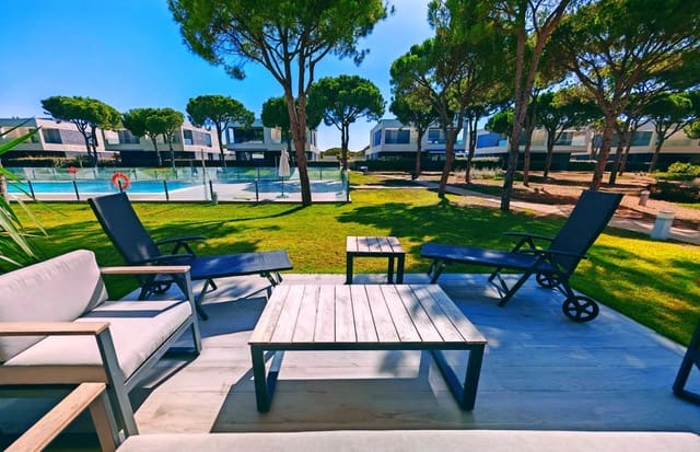 4 sovrum Radhus till salu i Conil de la Frontera med pool - 720 000 € (Ref: 9145691)