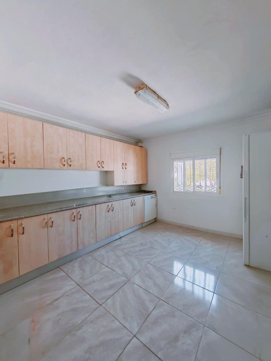 4 sypialnia Willa na sprzedaż w Chiclana de la Frontera z basenem garażem - 325 000 € (Ref: 9193927)