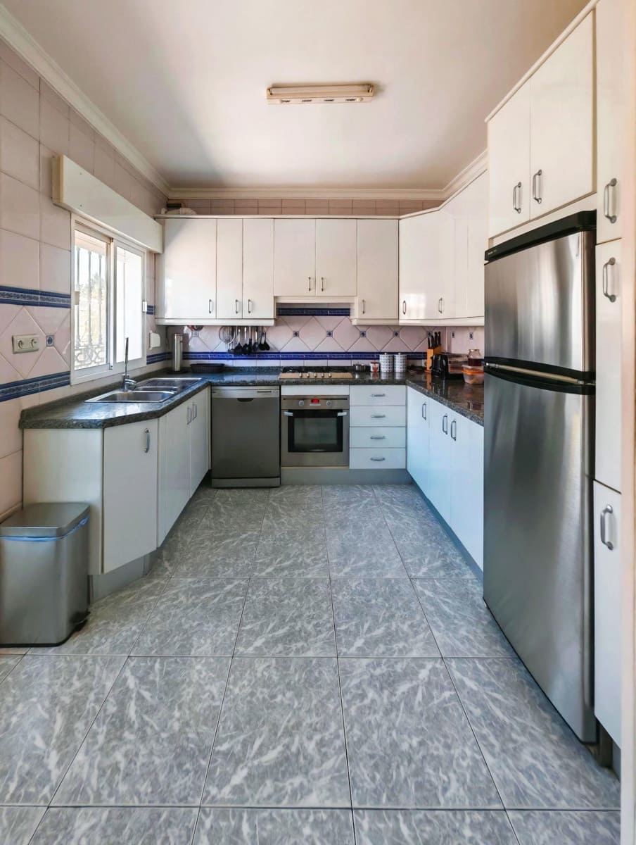 4 sypialnia Willa na sprzedaż w Chiclana de la Frontera z basenem garażem - 325 000 € (Ref: 9193927)