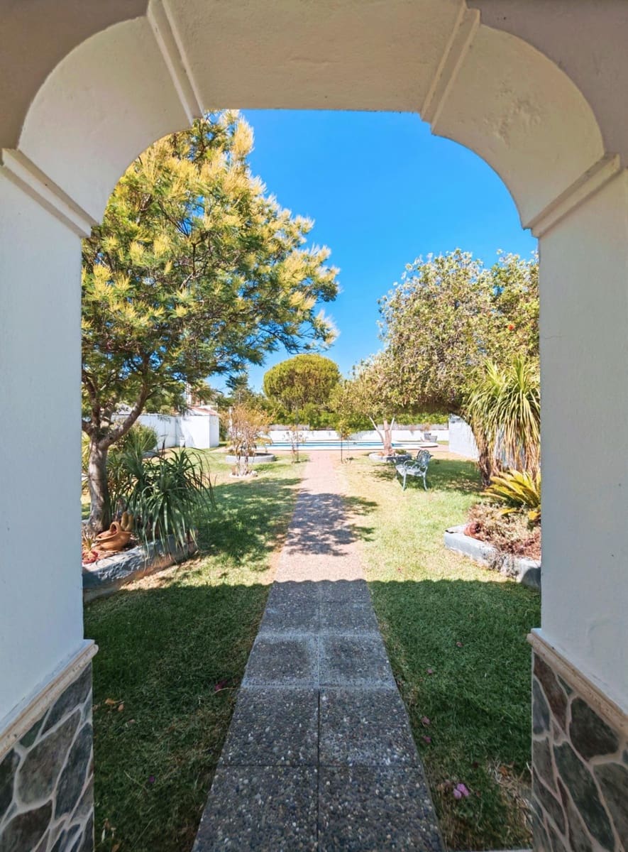 4 sypialnia Willa na sprzedaż w Chiclana de la Frontera z basenem garażem - 325 000 € (Ref: 9193927)