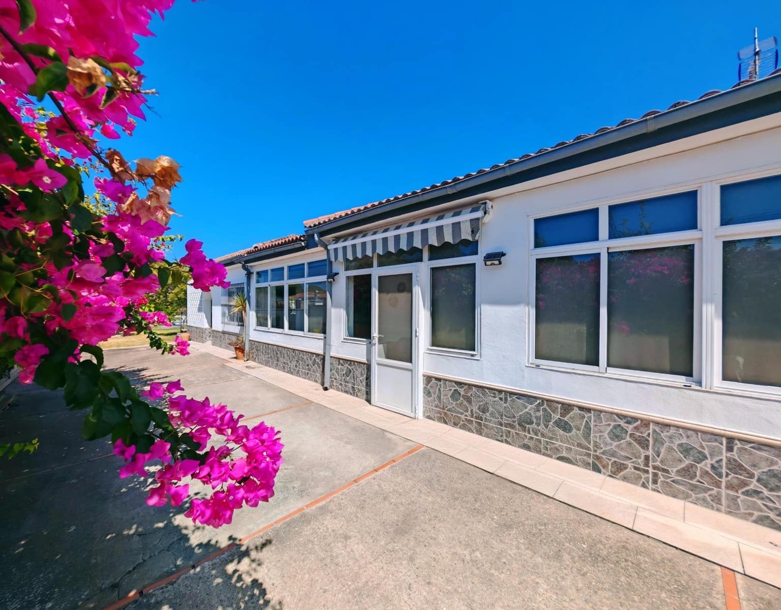 4 sypialnia Willa na sprzedaż w Chiclana de la Frontera z basenem garażem - 325 000 € (Ref: 9193927)