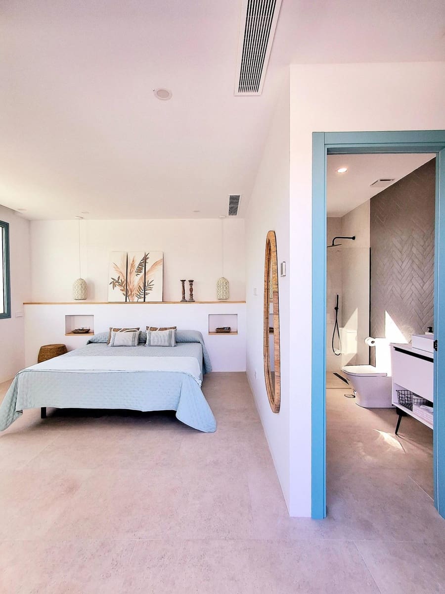 4 bedroom Villa for sale in Conil de la Frontera with pool garage - € 1,150,000 (Ref: 9262776)