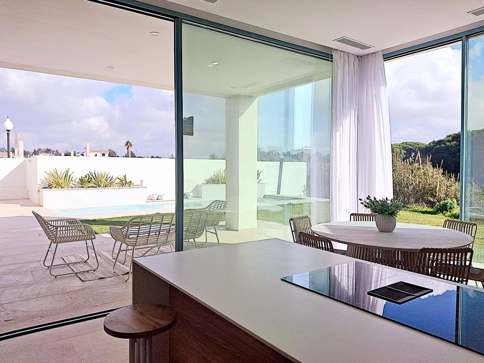 4 bedroom Villa for sale in Conil de la Frontera with pool garage - € 1,150,000 (Ref: 9262776)