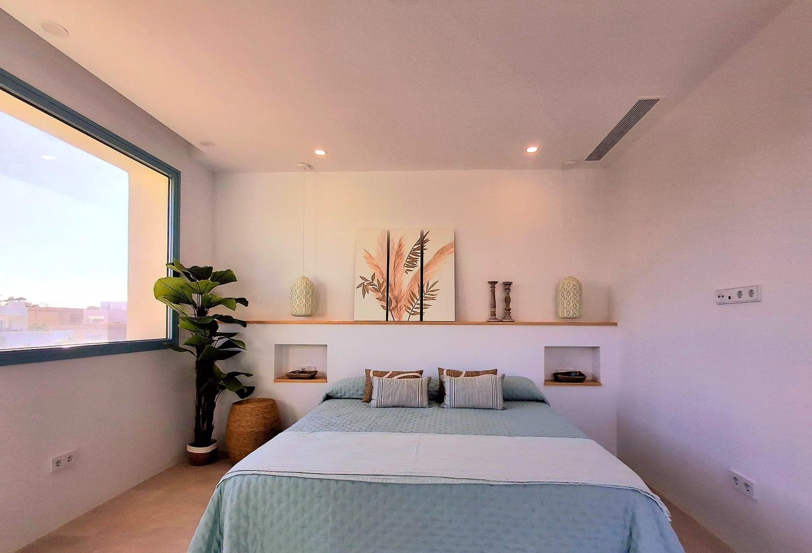 4 bedroom Villa for sale in Conil de la Frontera with pool garage - € 1,150,000 (Ref: 9262776)