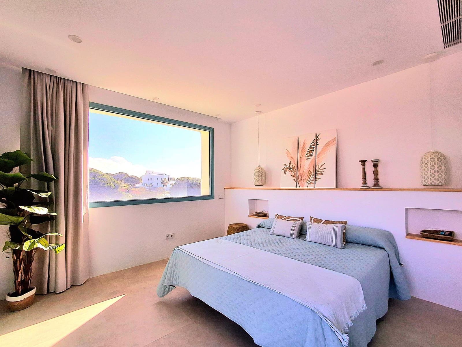 4 bedroom Villa for sale in Conil de la Frontera with pool garage - € 1,150,000 (Ref: 9262776)