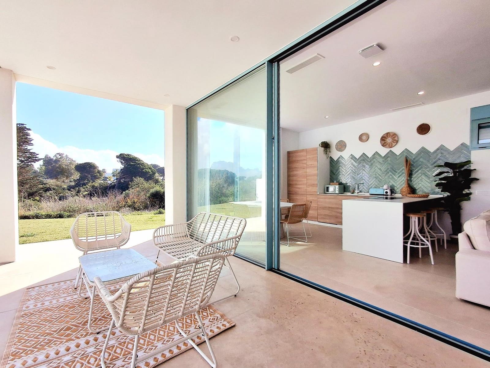 4 bedroom Villa for sale in Conil de la Frontera with pool garage - € 1,150,000 (Ref: 9262776)