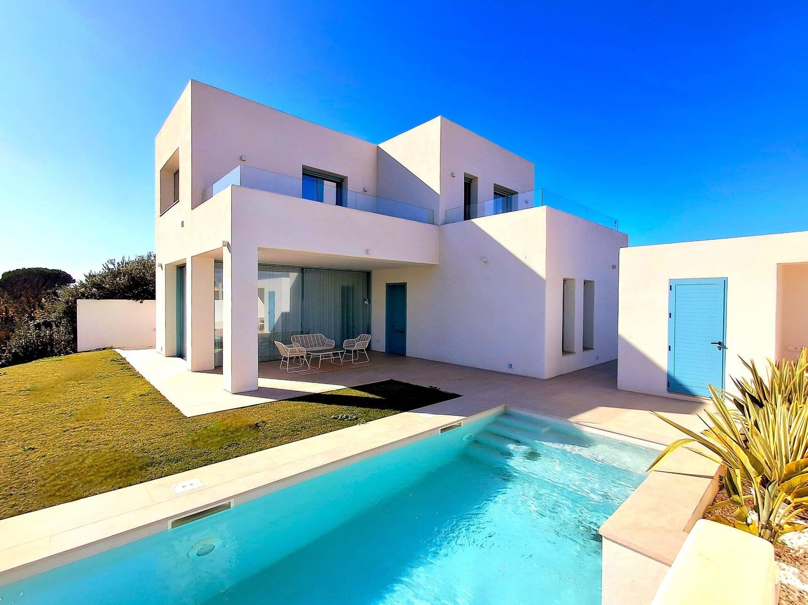 Chalet de 4 habitaciones en Conil de la Frontera en venta con piscina garaje - 1.100.000 € (Ref: 9262776)