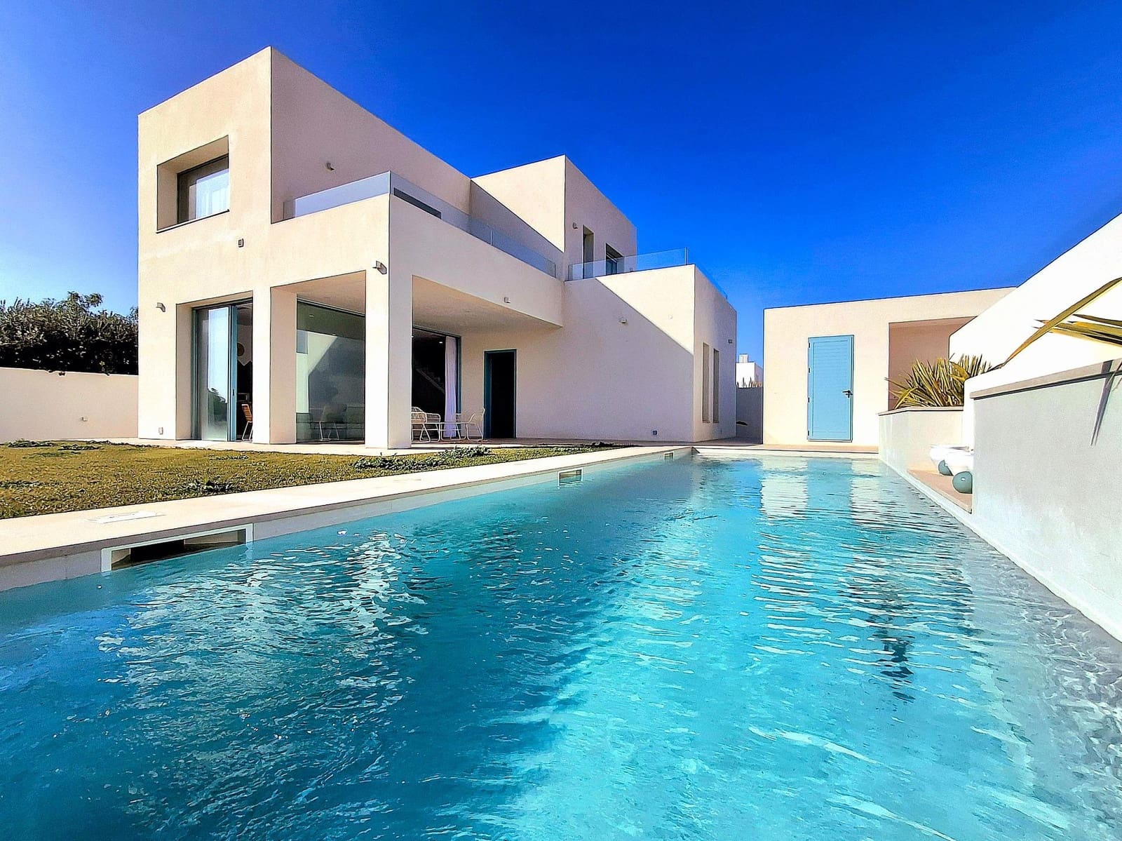 Chalet de 4 habitaciones en Conil de la Frontera en venta con piscina garaje - 1.100.000 € (Ref: 9262776)