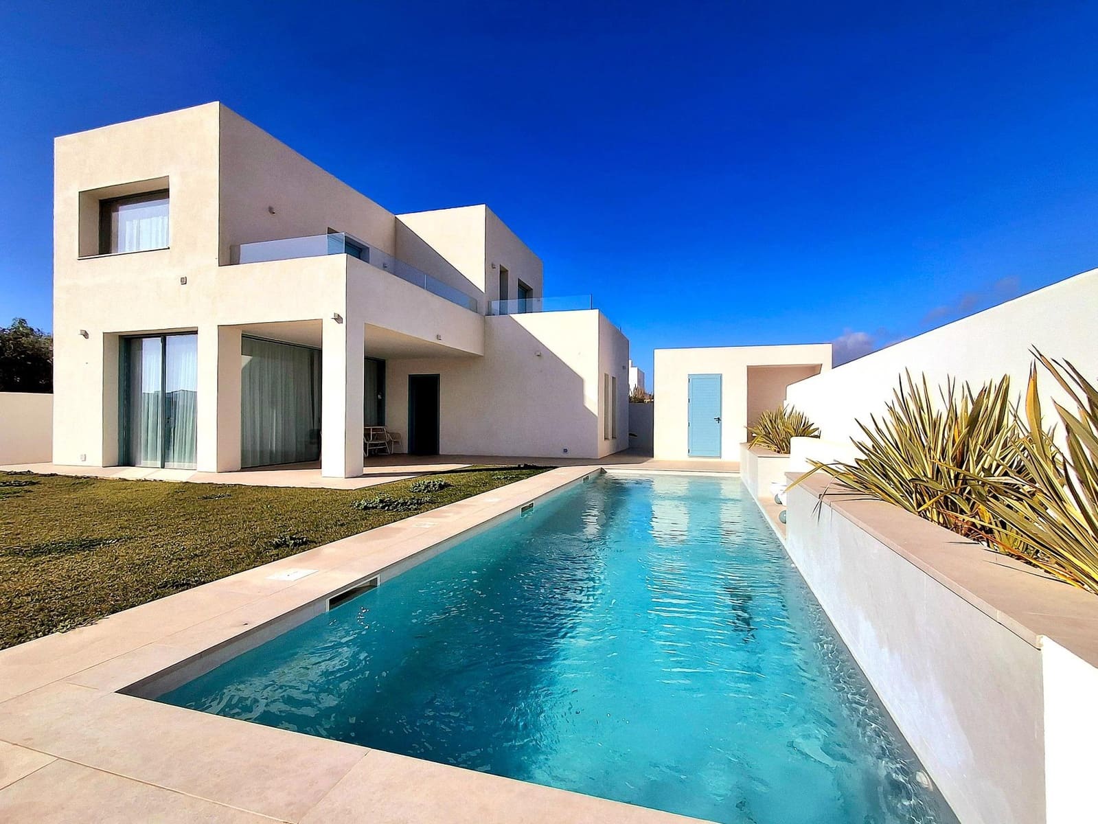 Chalet de 4 habitaciones en Conil de la Frontera en venta con piscina garaje - 1.100.000 € (Ref: 9262776)