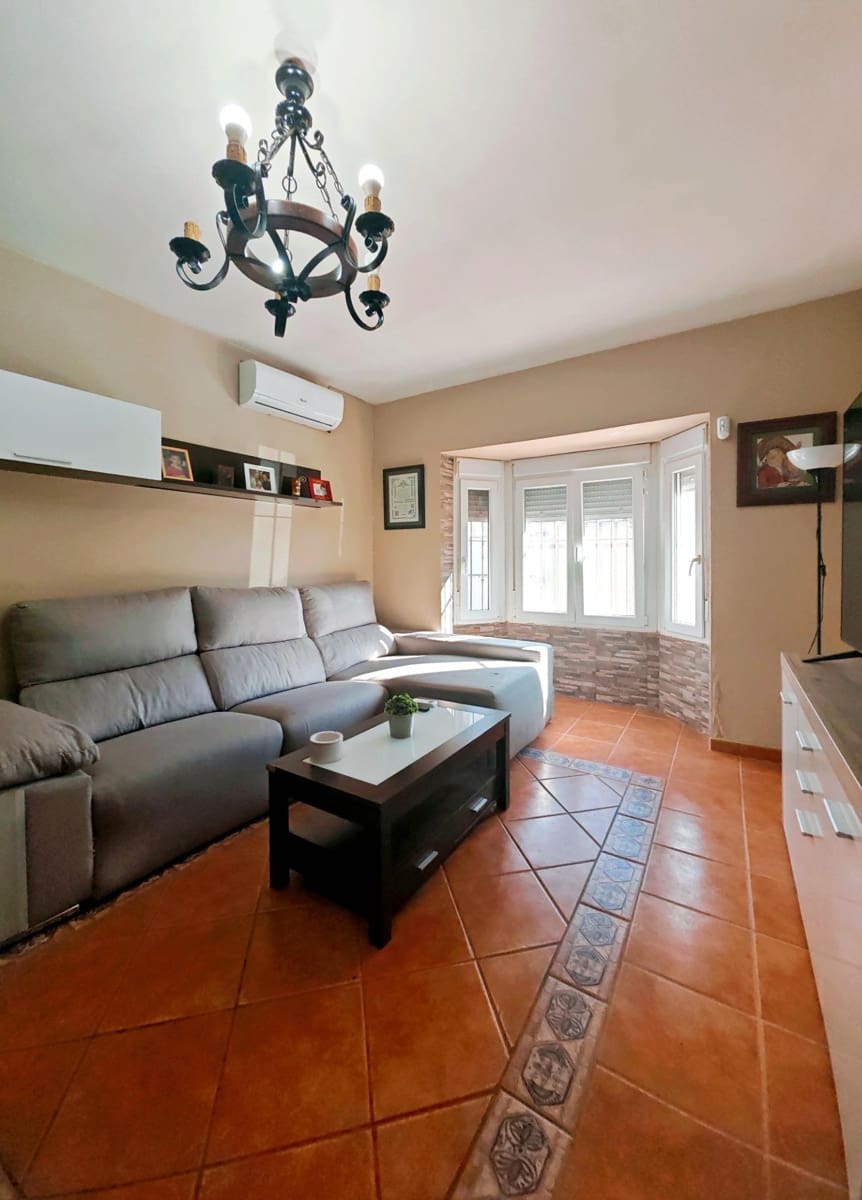 3 slaapkamer Villa te koop in Chiclana de la Frontera met zwembad - € 275.000 (Ref: 9344949)