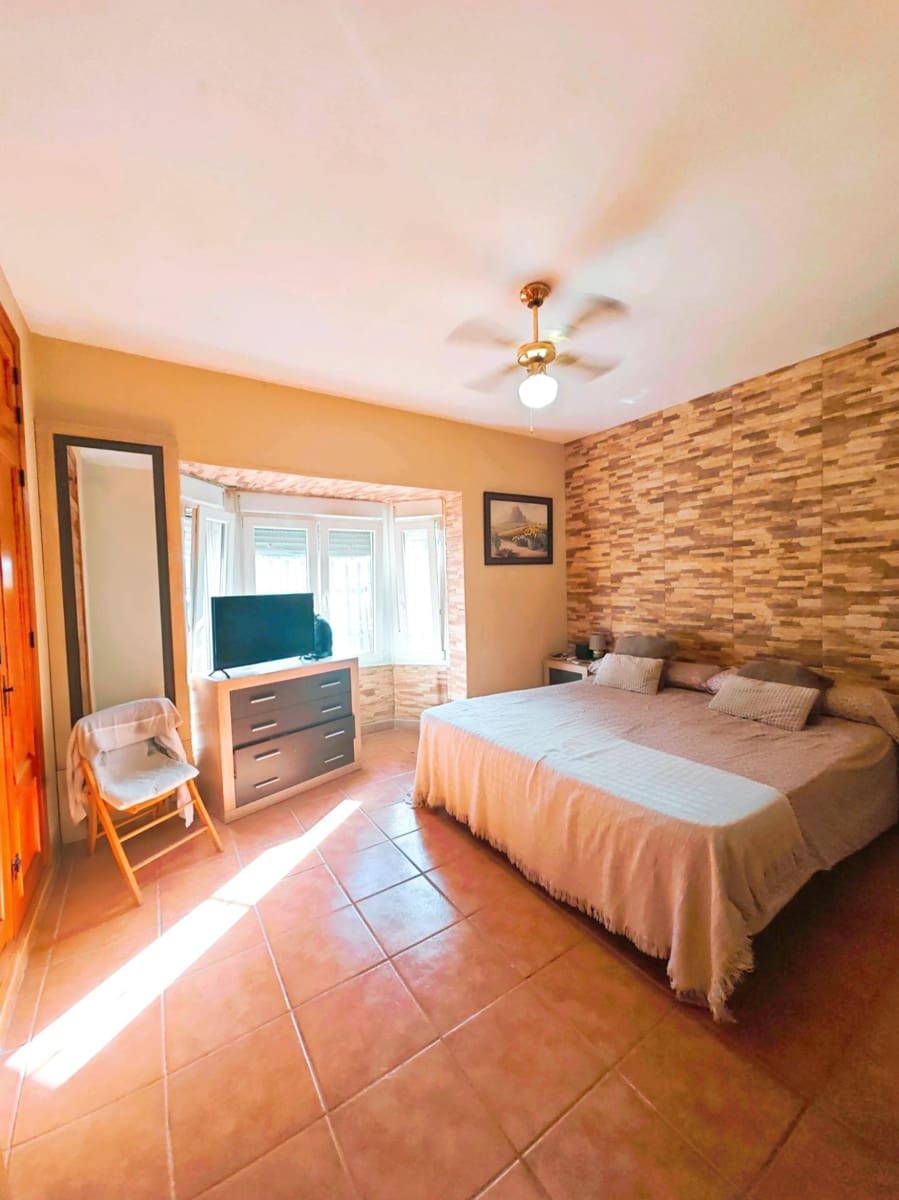 3 slaapkamer Villa te koop in Chiclana de la Frontera met zwembad - € 275.000 (Ref: 9344949)