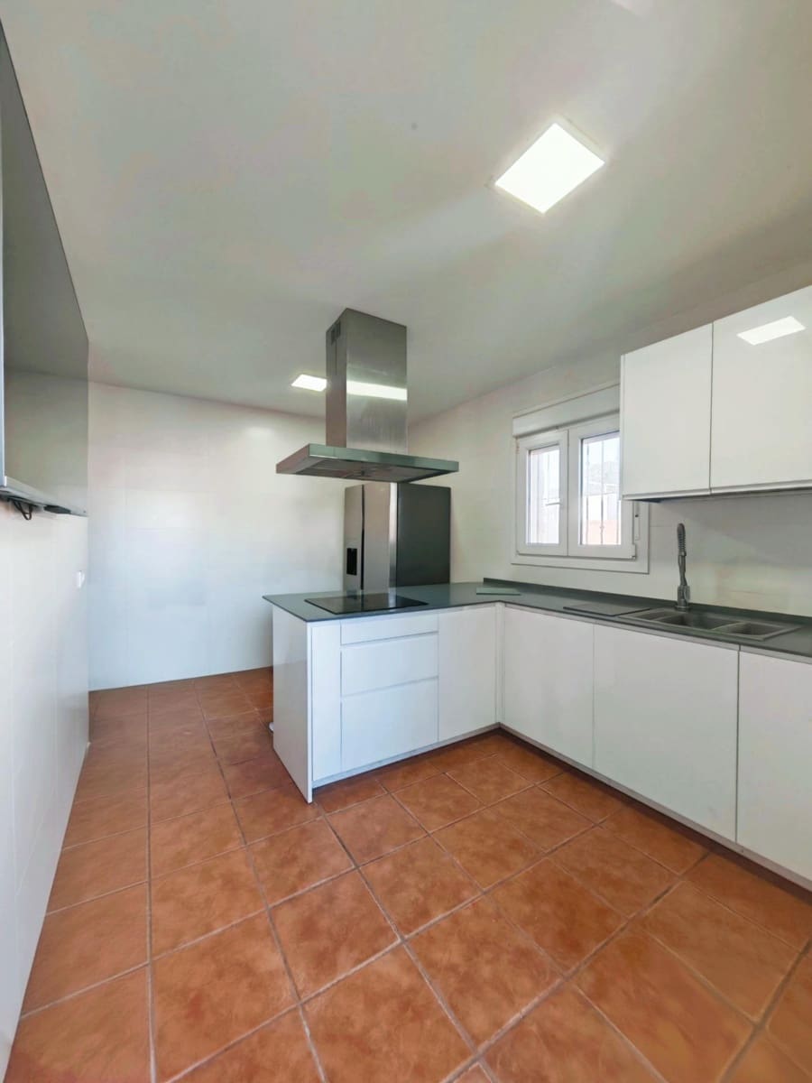 3 slaapkamer Villa te koop in Chiclana de la Frontera met zwembad - € 275.000 (Ref: 9344949)