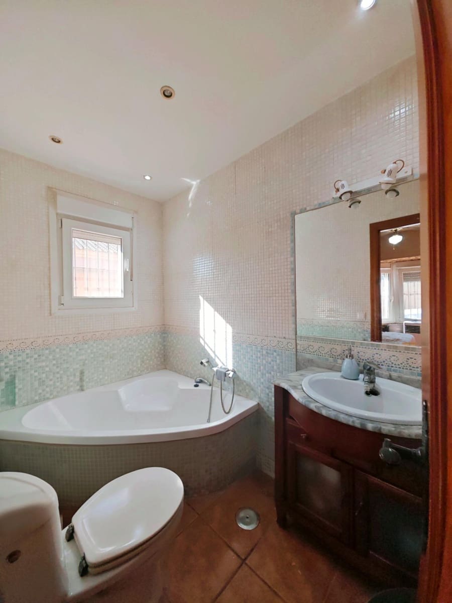 3 slaapkamer Villa te koop in Chiclana de la Frontera met zwembad - € 275.000 (Ref: 9344949)