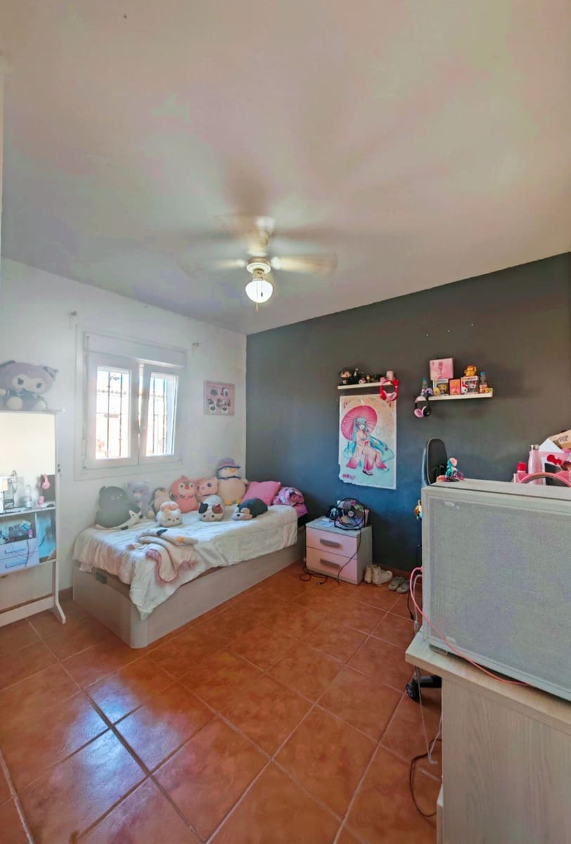 3 slaapkamer Villa te koop in Chiclana de la Frontera met zwembad - € 275.000 (Ref: 9344949)