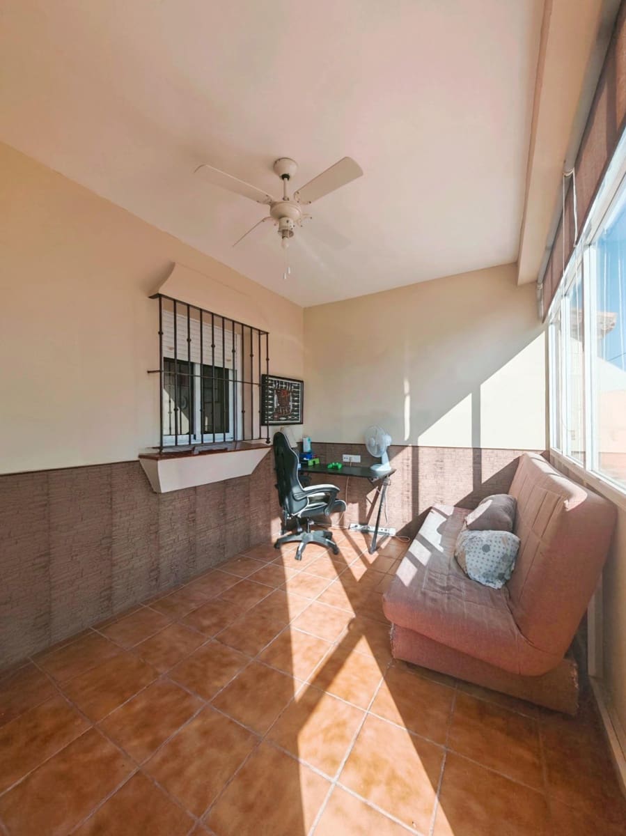 3 slaapkamer Villa te koop in Chiclana de la Frontera met zwembad - € 275.000 (Ref: 9344949)