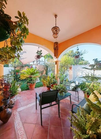 3 bedroom Villa for sale in Chiclana de la Frontera with pool - € 330,000 (Ref: 9353762)