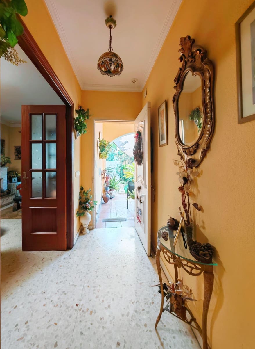 3 bedroom Villa for sale in Chiclana de la Frontera with pool - € 330,000 (Ref: 9353762)