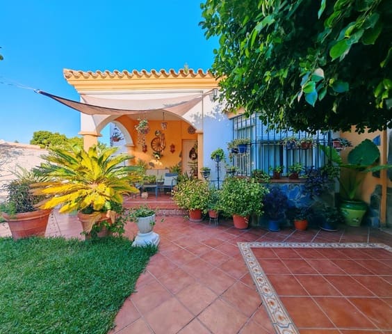 3 bedroom Villa for sale in Chiclana de la Frontera with pool - € 330,000 (Ref: 9353762)