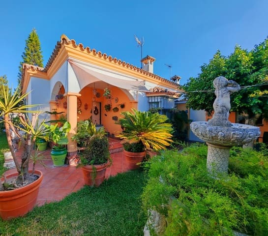 3 bedroom Villa for sale in Chiclana de la Frontera with pool - € 330,000 (Ref: 9353762)