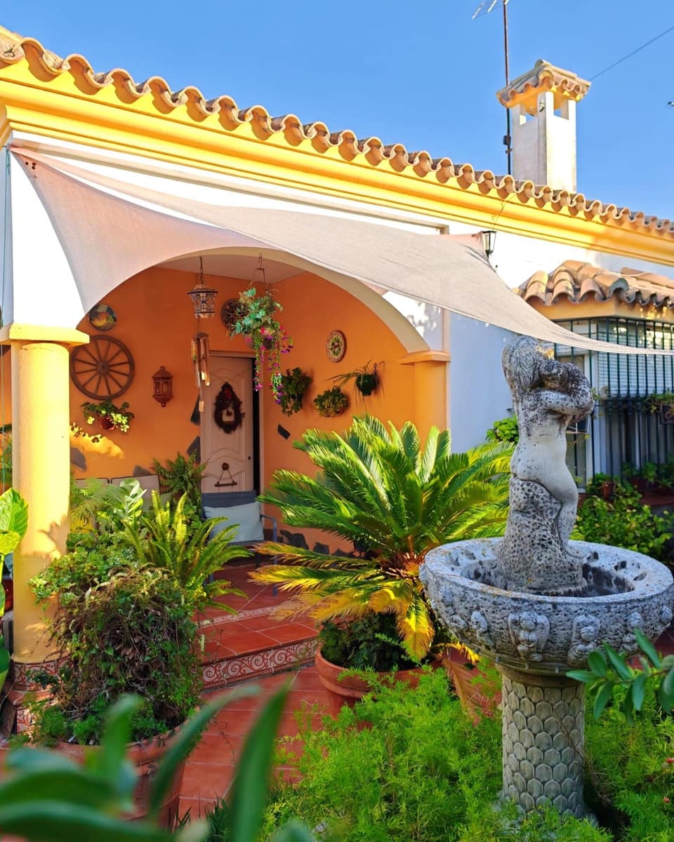 3 bedroom Villa for sale in Chiclana de la Frontera with pool - € 330,000 (Ref: 9353762)