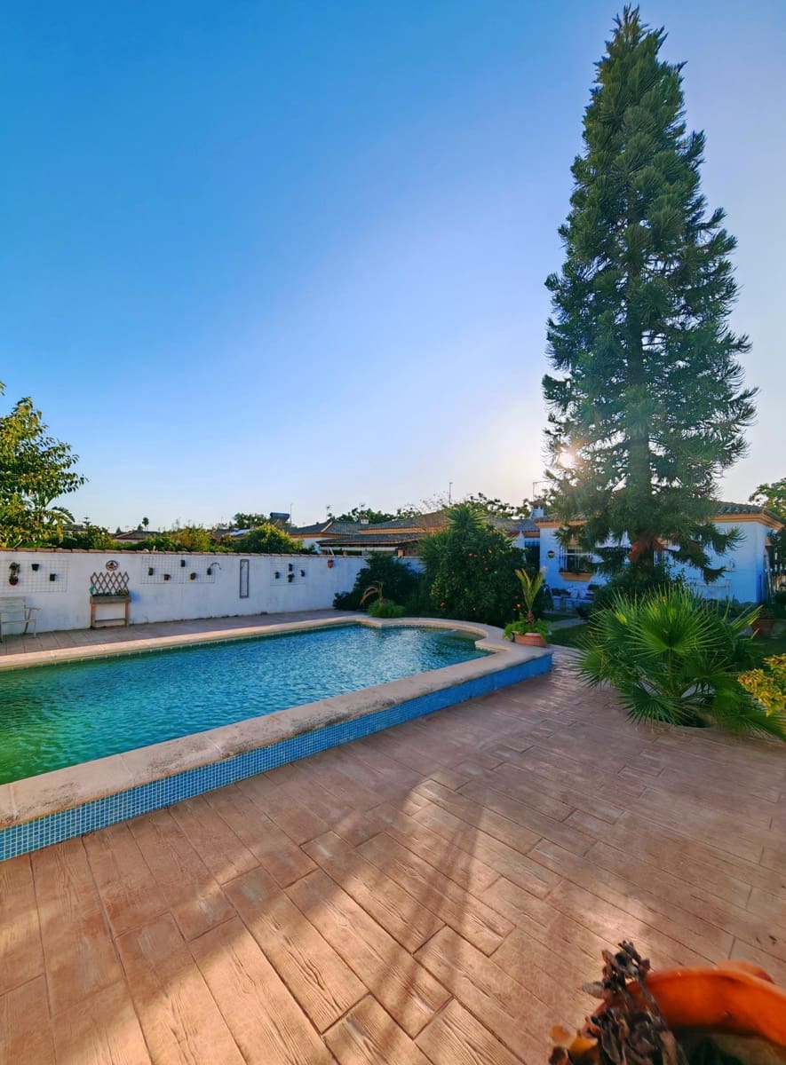 3 bedroom Villa for sale in Chiclana de la Frontera with pool - € 330,000 (Ref: 9353762)