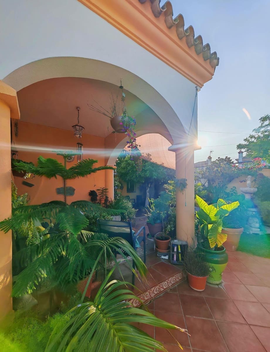 3 bedroom Villa for sale in Chiclana de la Frontera with pool - € 330,000 (Ref: 9353762)