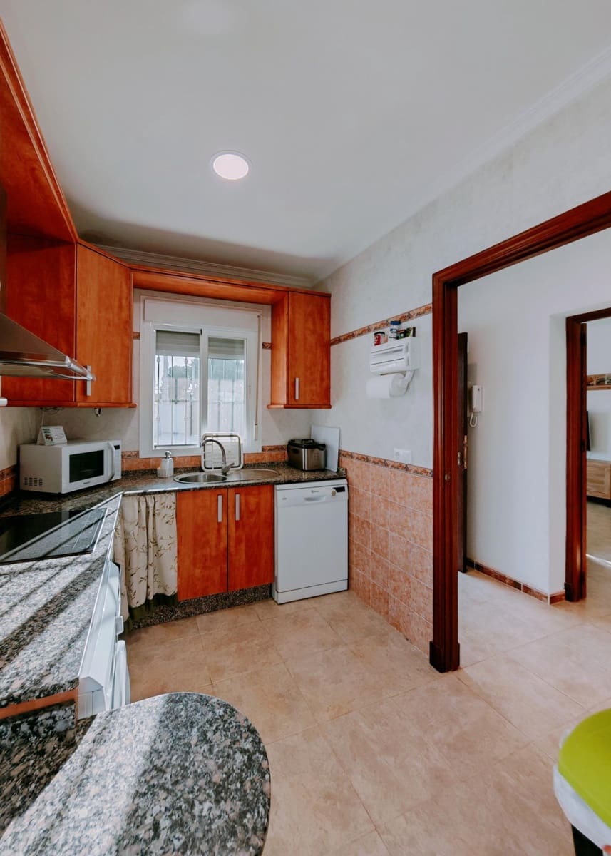 3 quarto Moradia para venda em Chiclana de la Frontera com garagem - 335 000 € (Ref: 9391095)