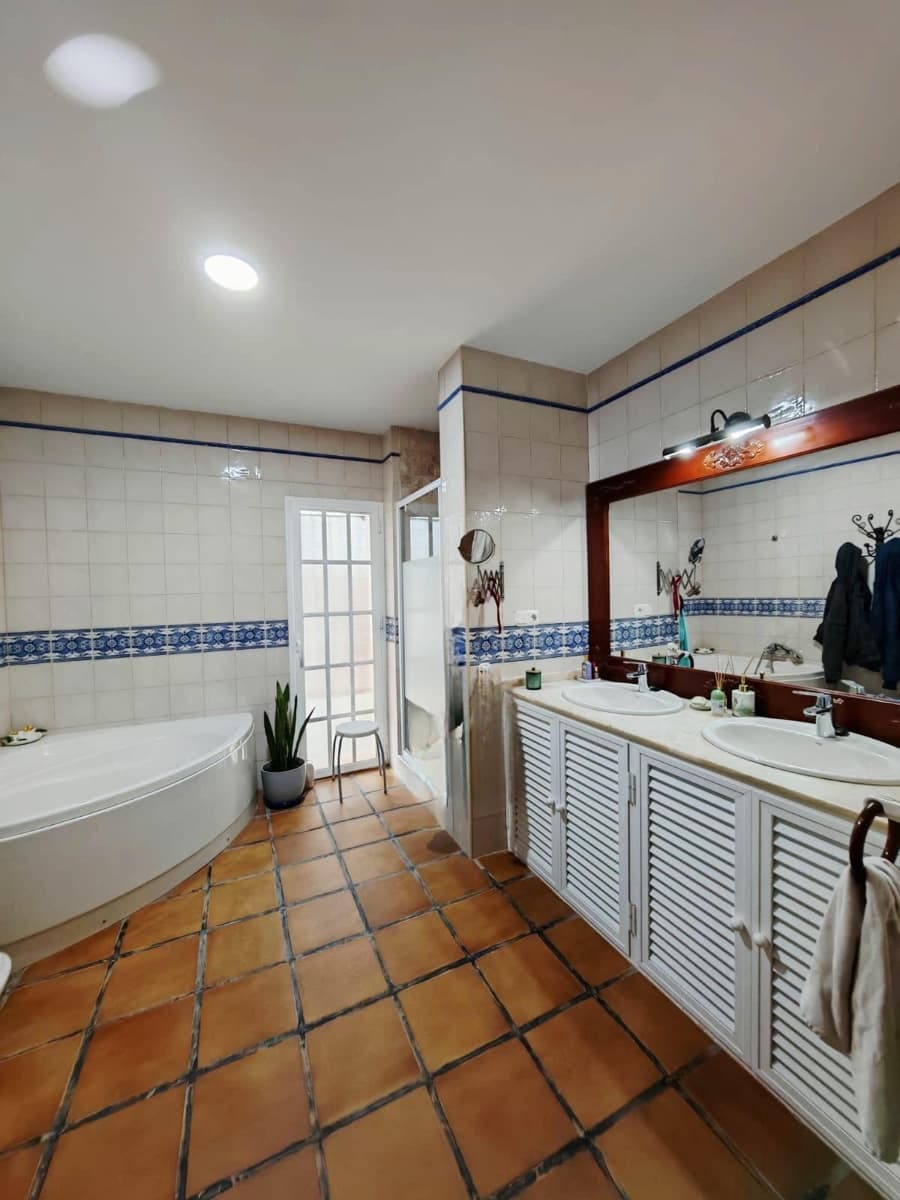 3 bedroom Villa for sale in Chiclana de la Frontera with pool garage - € 427,000 (Ref: 9440208)