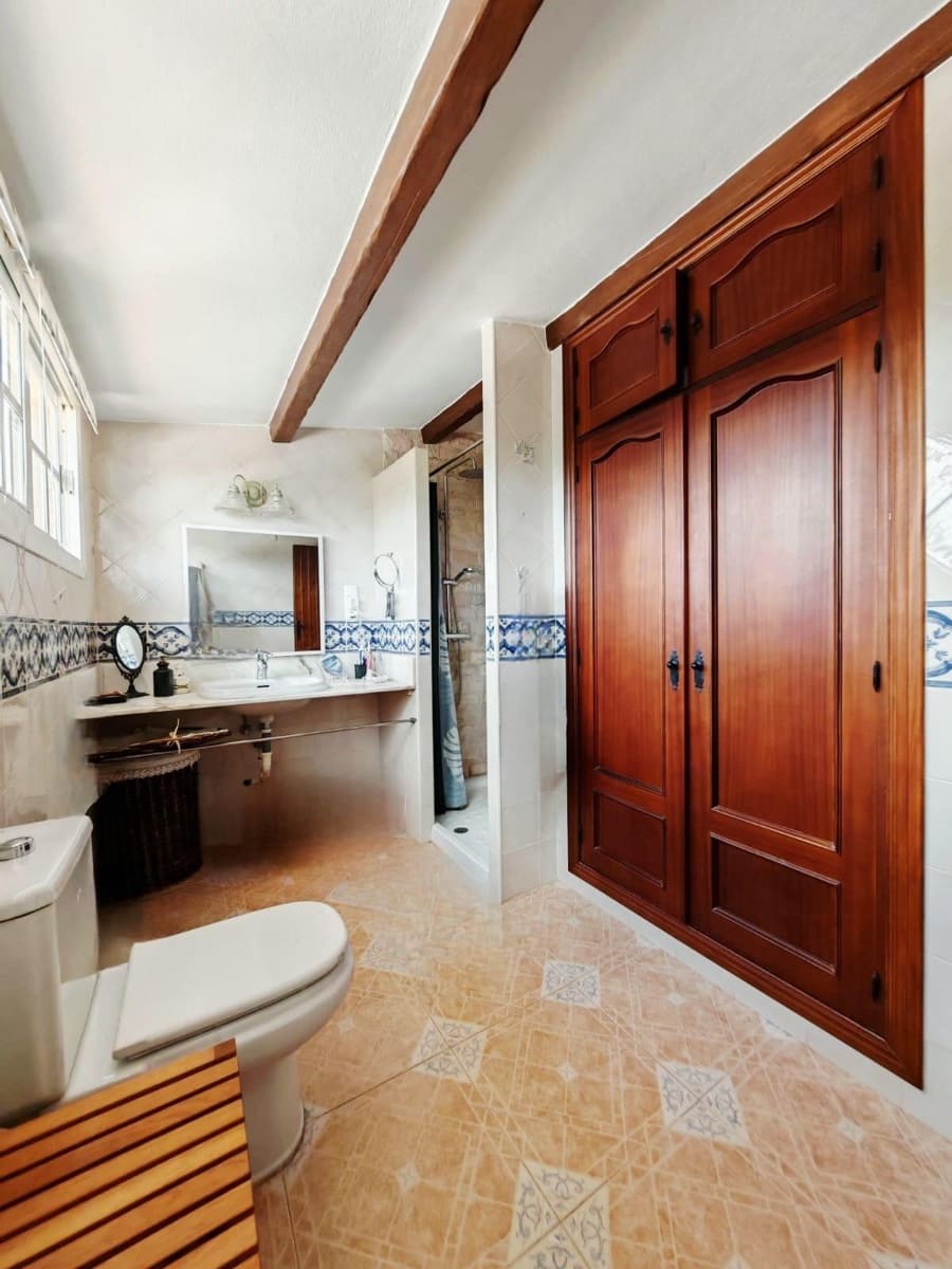 3 bedroom Villa for sale in Chiclana de la Frontera with pool garage - € 427,000 (Ref: 9440208)