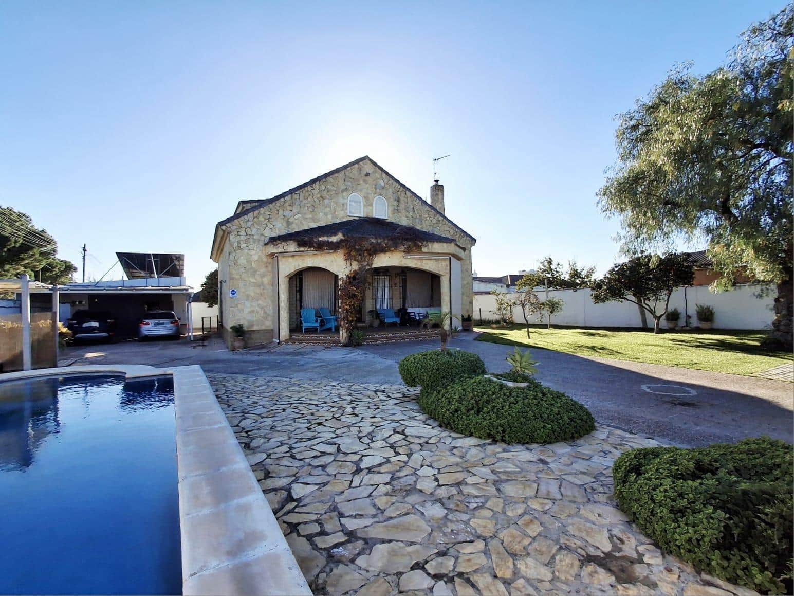 3 bedroom Villa for sale in Chiclana de la Frontera with pool garage - € 427,000 (Ref: 9440208)