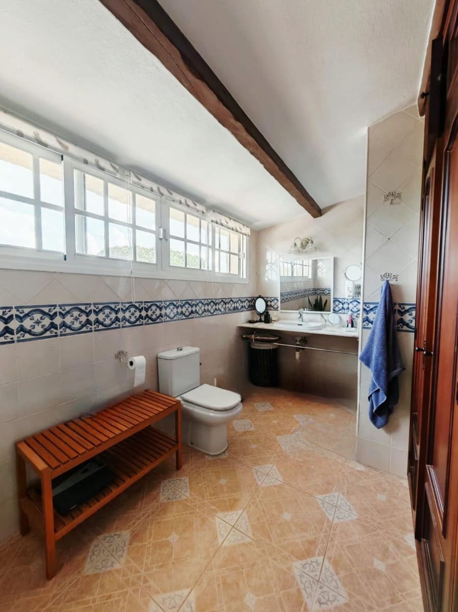 3 bedroom Villa for sale in Chiclana de la Frontera with pool garage - € 427,000 (Ref: 9440208)