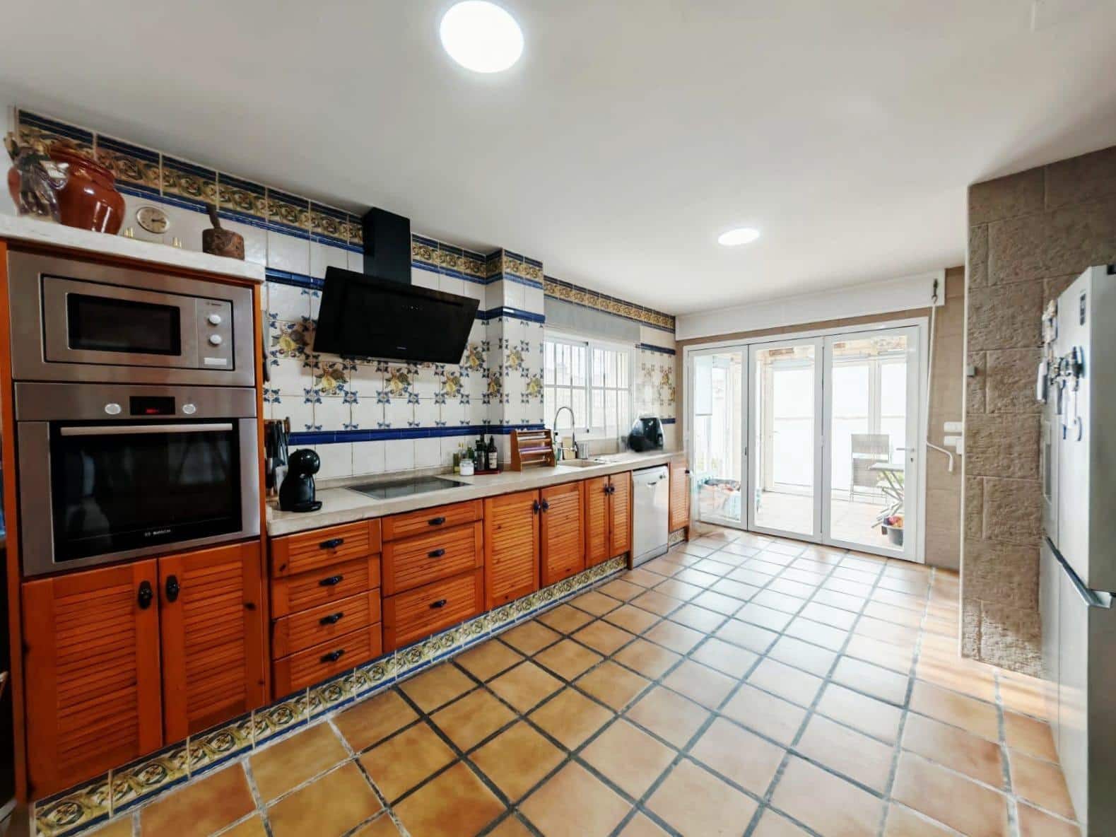 3 bedroom Villa for sale in Chiclana de la Frontera with pool garage - € 427,000 (Ref: 9440208)