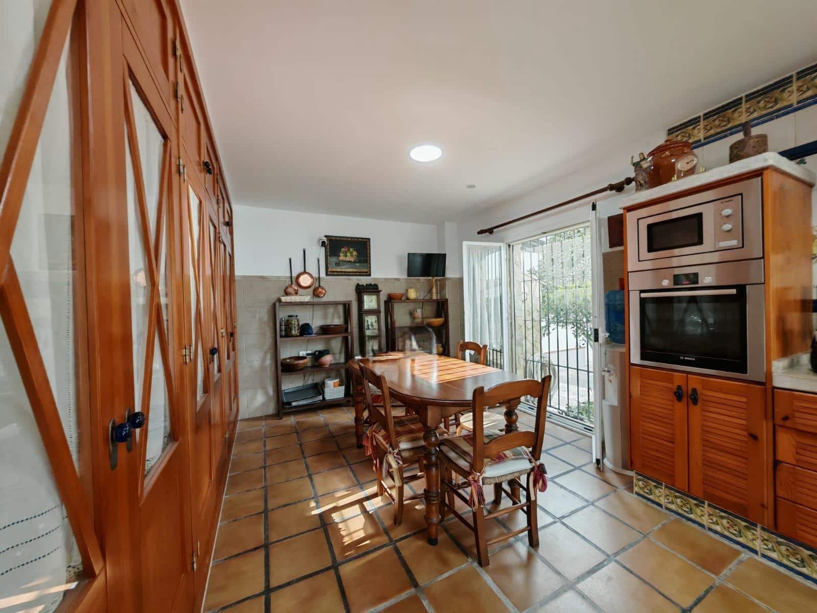 3 bedroom Villa for sale in Chiclana de la Frontera with pool garage - € 427,000 (Ref: 9440208)