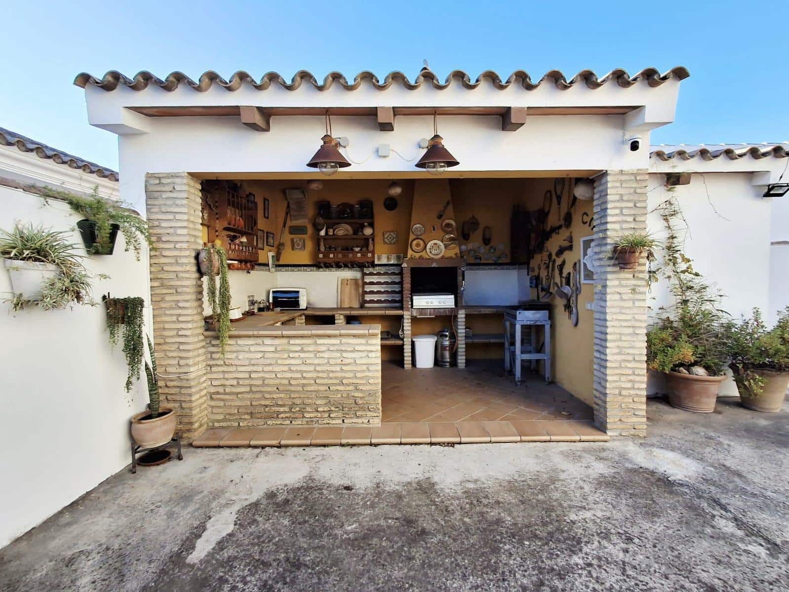 3 bedroom Villa for sale in Chiclana de la Frontera with pool garage - € 427,000 (Ref: 9440208)