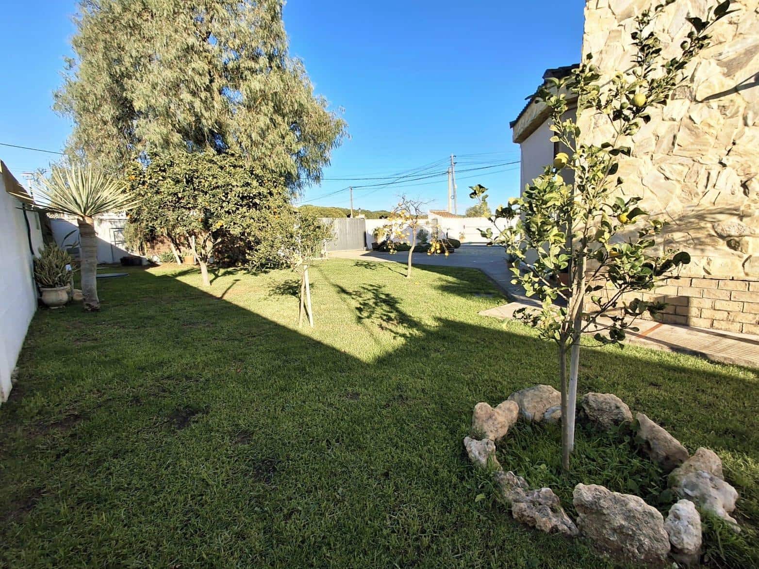 3 bedroom Villa for sale in Chiclana de la Frontera with pool garage - € 427,000 (Ref: 9440208)