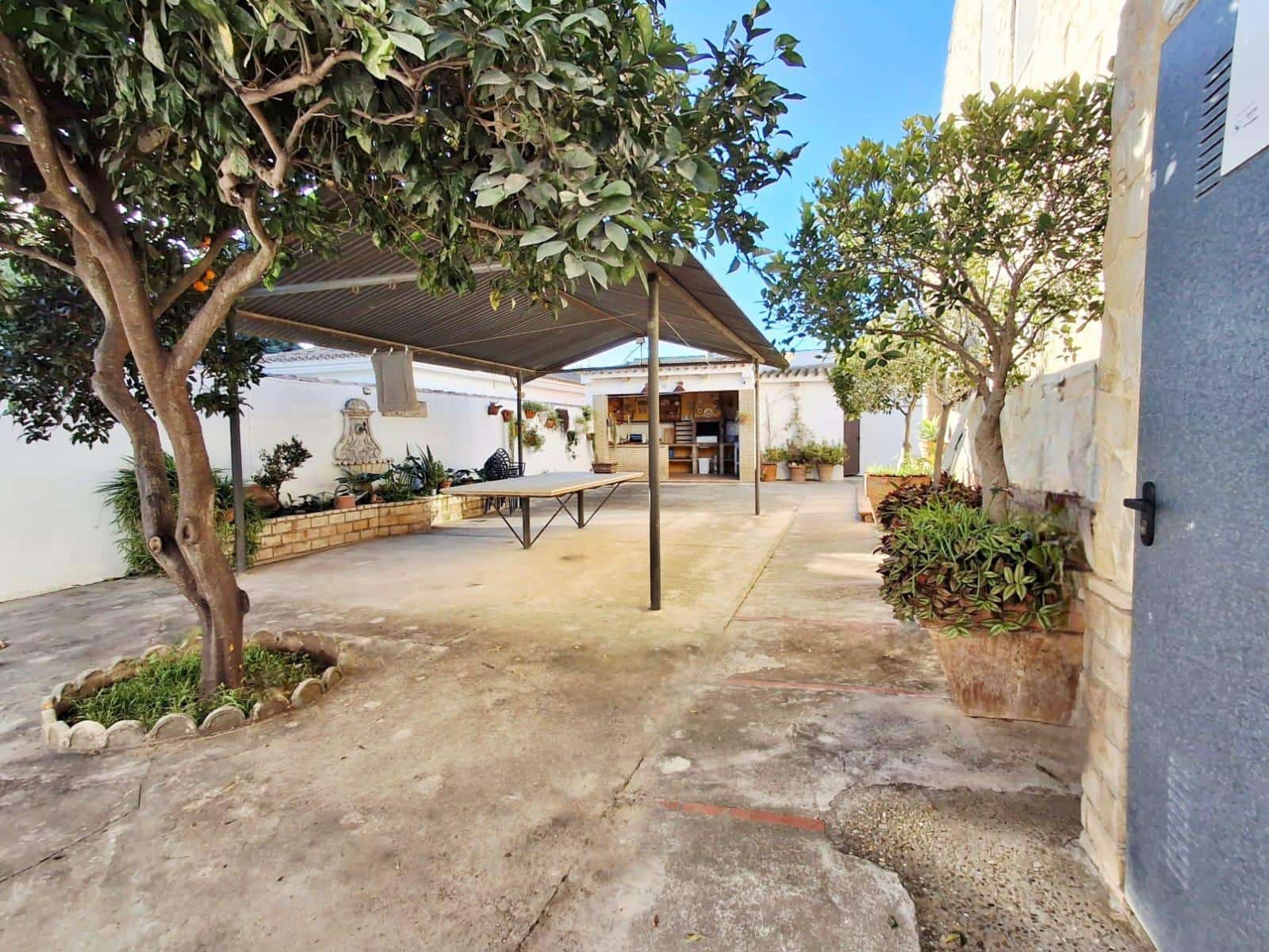 3 bedroom Villa for sale in Chiclana de la Frontera with pool garage - € 427,000 (Ref: 9440208)