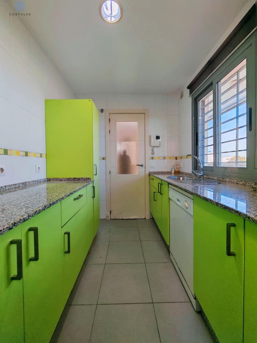 2 makuuhuone Huoneisto myytävänä paikassa Conil de la Frontera mukana uima-altaan 
autotalli - 295 000 € (Ref: 9504459)