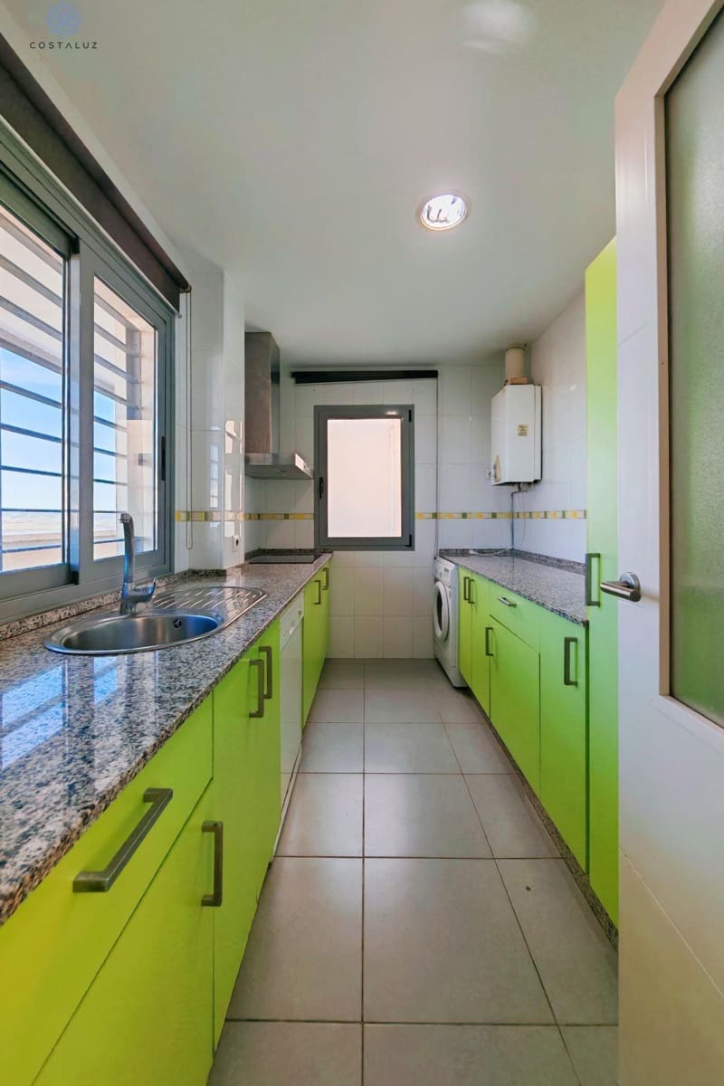 2 makuuhuone Huoneisto myytävänä paikassa Conil de la Frontera mukana uima-altaan 
autotalli - 295 000 € (Ref: 9504459)