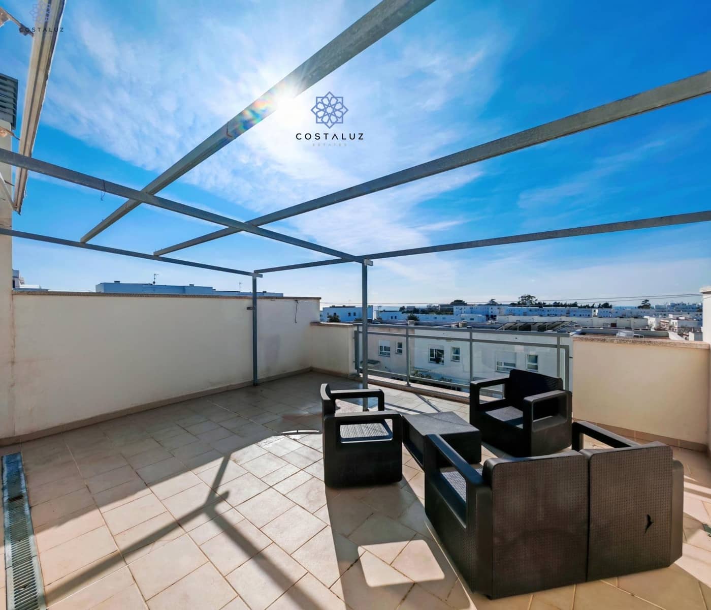 2 makuuhuone Huoneisto myytävänä paikassa Conil de la Frontera mukana uima-altaan 
autotalli - 295 000 € (Ref: 9504459)