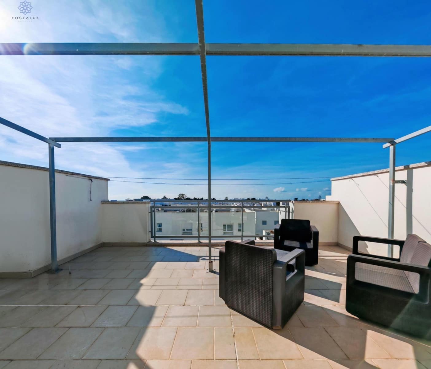 2 makuuhuone Huoneisto myytävänä paikassa Conil de la Frontera mukana uima-altaan 
autotalli - 295 000 € (Ref: 9504459)