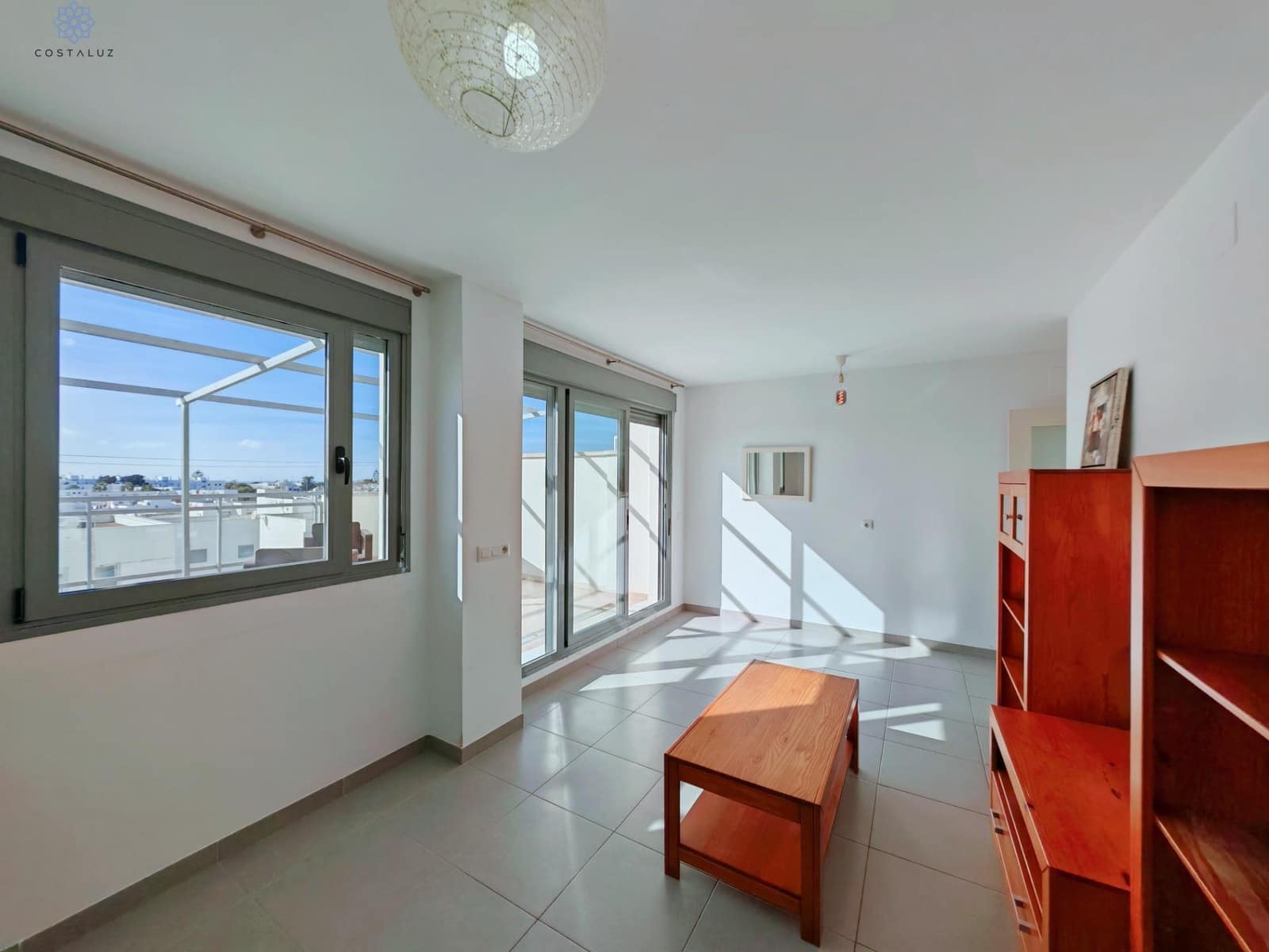 2 makuuhuone Huoneisto myytävänä paikassa Conil de la Frontera mukana uima-altaan 
autotalli - 295 000 € (Ref: 9504459)