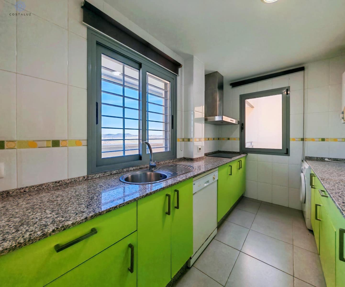 2 makuuhuone Huoneisto myytävänä paikassa Conil de la Frontera mukana uima-altaan 
autotalli - 295 000 € (Ref: 9504459)