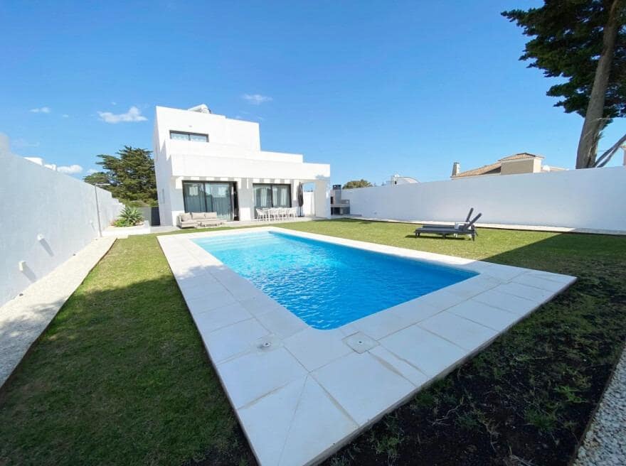 Chalet de 4 habitaciones en Conil de la Frontera en venta con piscina garaje - 980.000 € (Ref: 9548405)