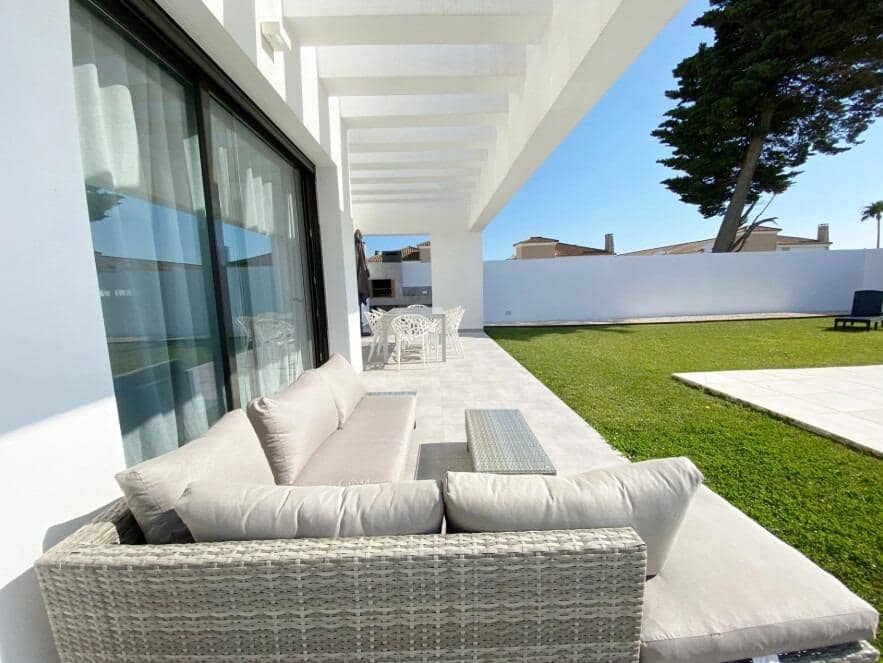Chalet de 4 habitaciones en Conil de la Frontera en venta con piscina garaje - 980.000 € (Ref: 9548405)