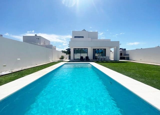 Chalet de 4 habitaciones en Conil de la Frontera en venta con piscina garaje - 980.000 € (Ref: 9548405)